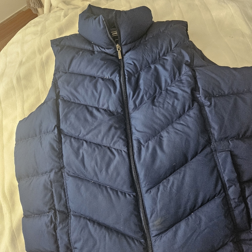 Vineyard Vines Performance Vest in Navy